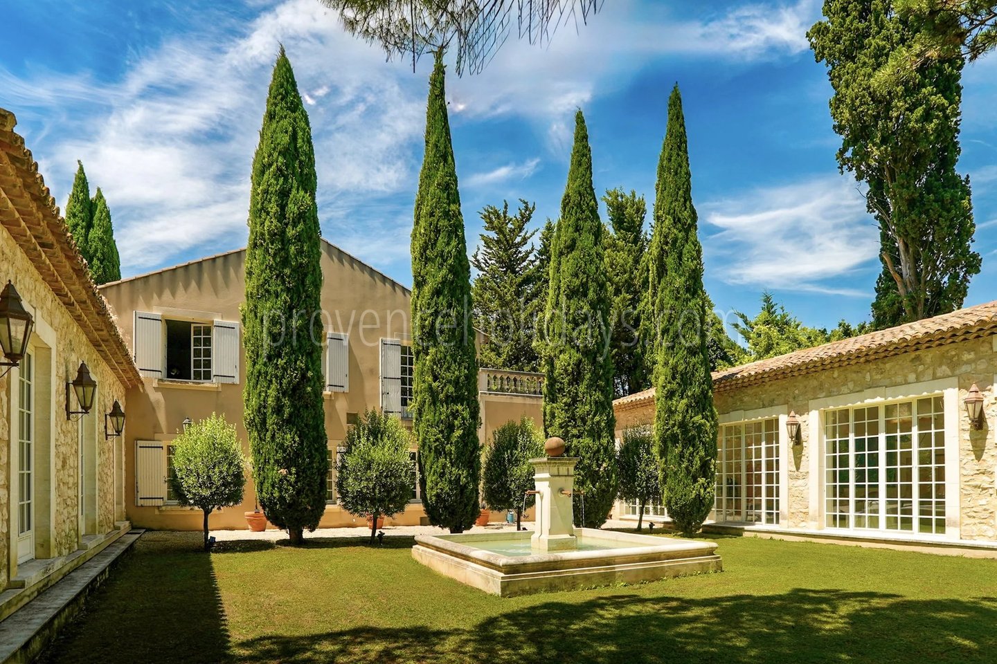 6 - Stone estate in Eygalières: Villa: Exterior