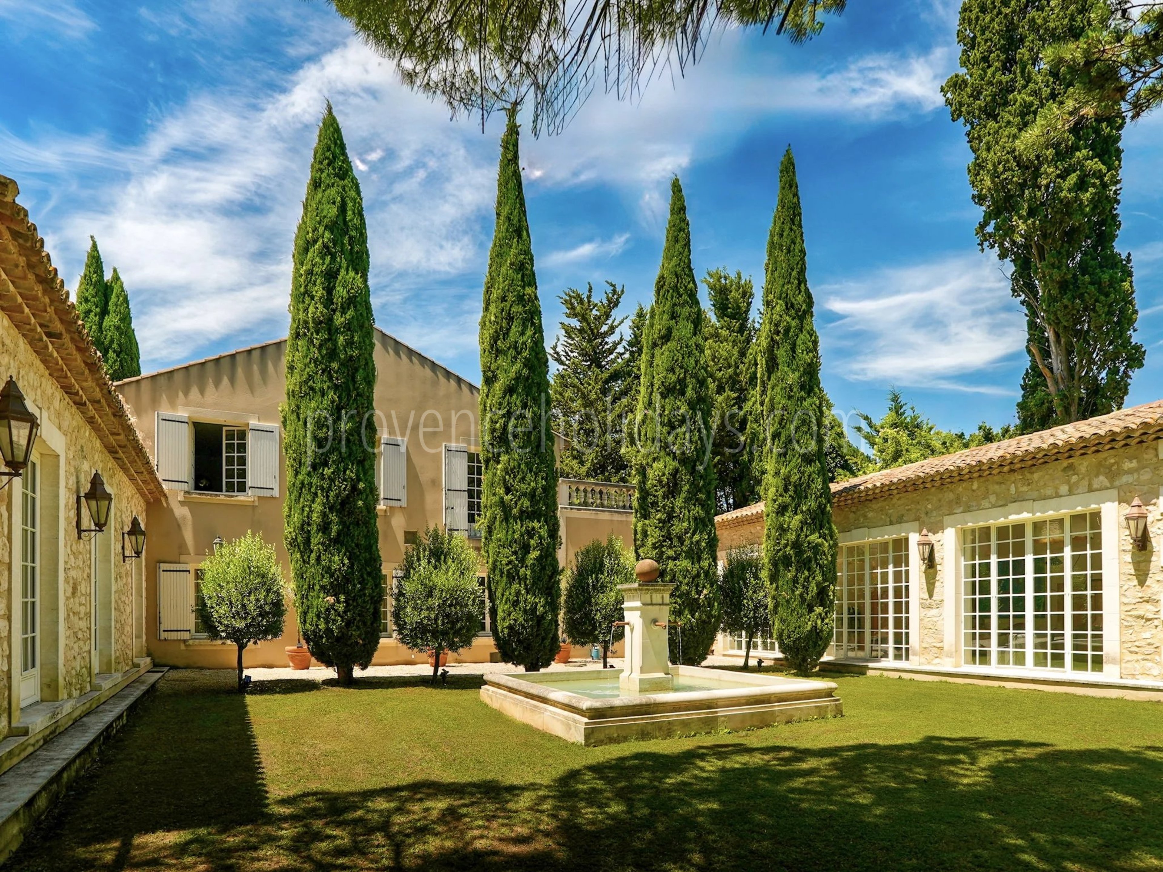 6 - Stone estate in Eygalières: Villa: Exterior