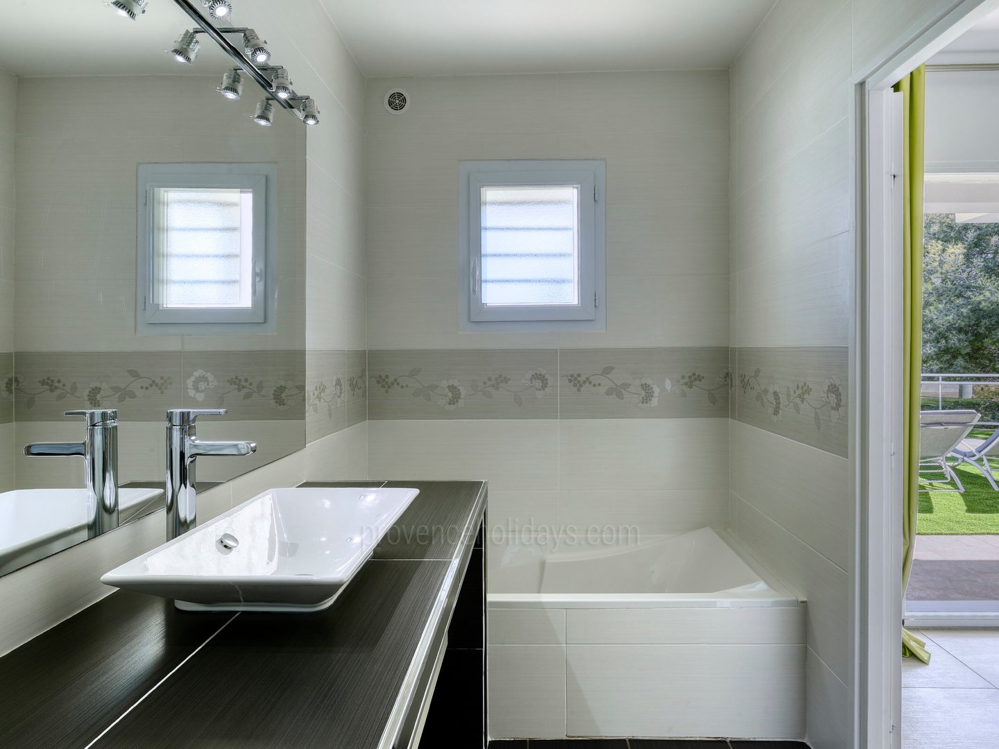 27 - Villa Céline: Villa: Bathroom