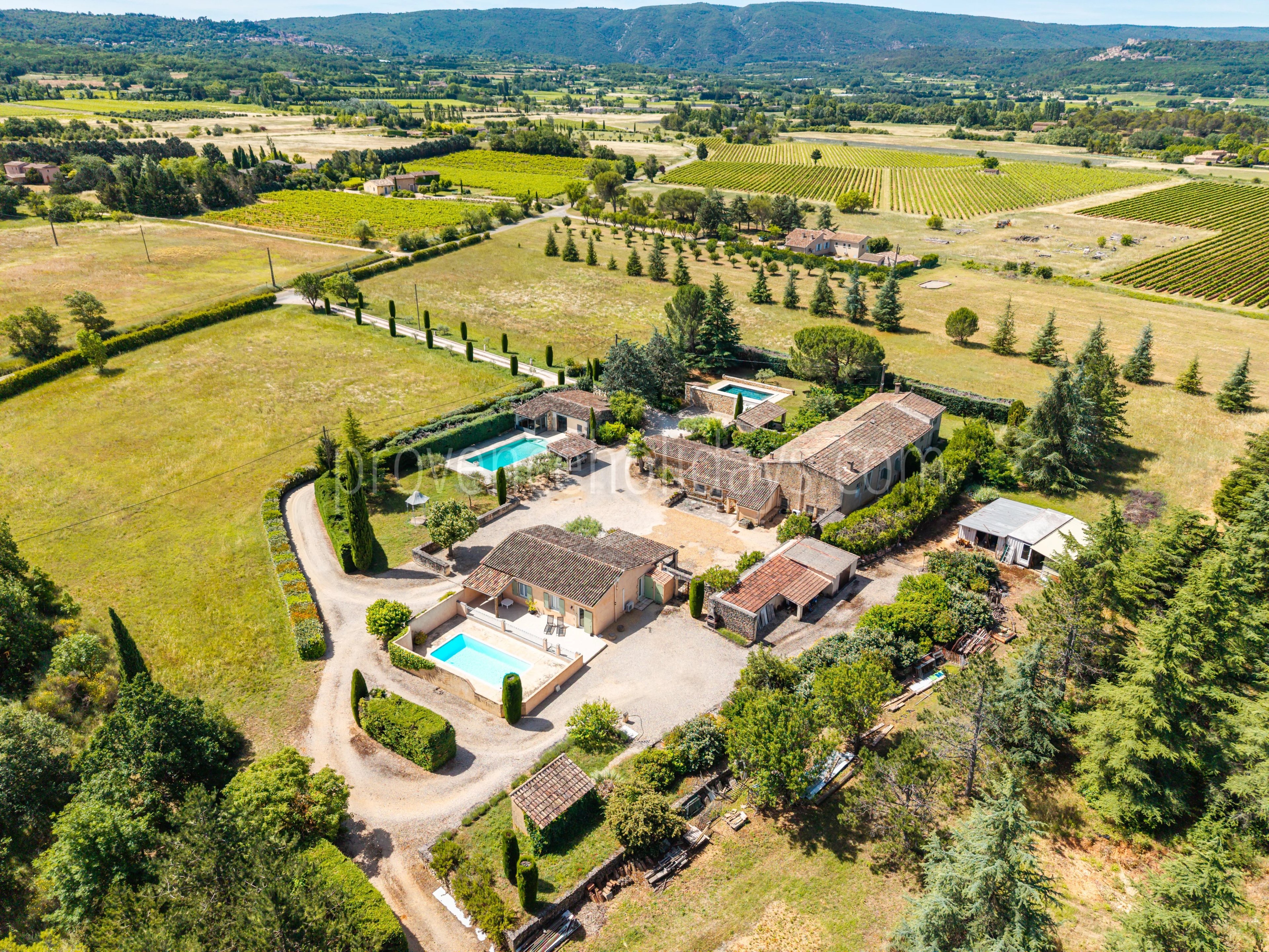 1 - Characterful mas in Bonnieux: Villa: Exterior