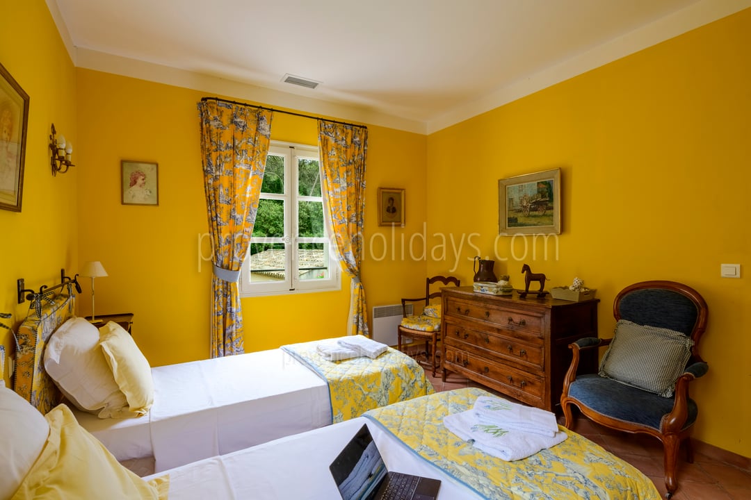 22 - Le Mas des Roses: Villa: Bedroom