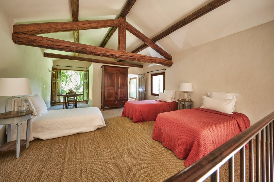 90 - Château de Luberon: Villa: Bedroom