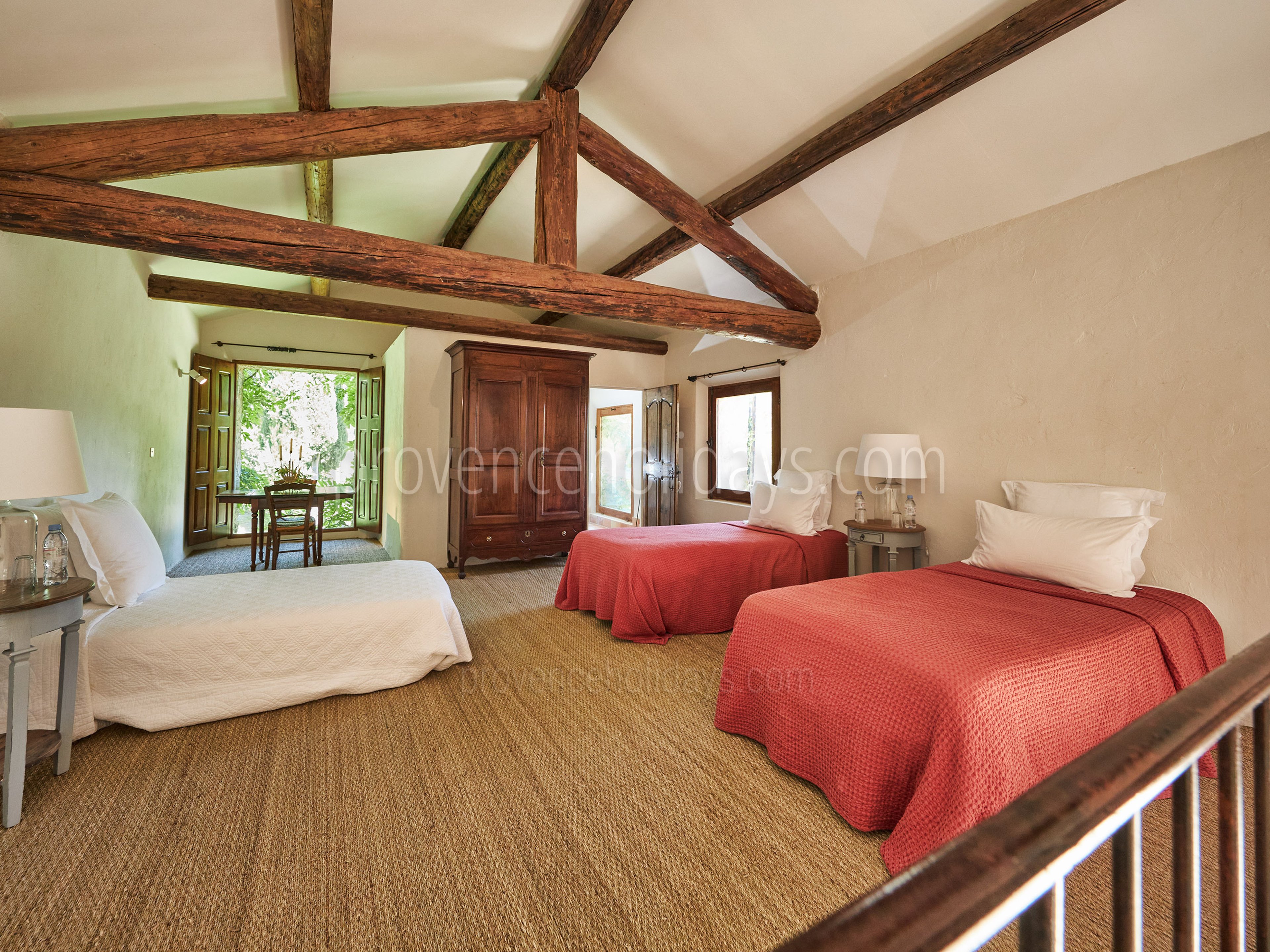90 - Château de Luberon: Villa: Bedroom