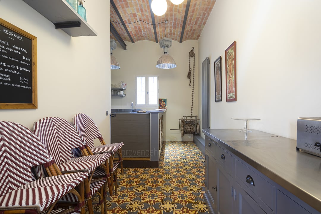 16 - Bastide de Goult: Villa: Interior