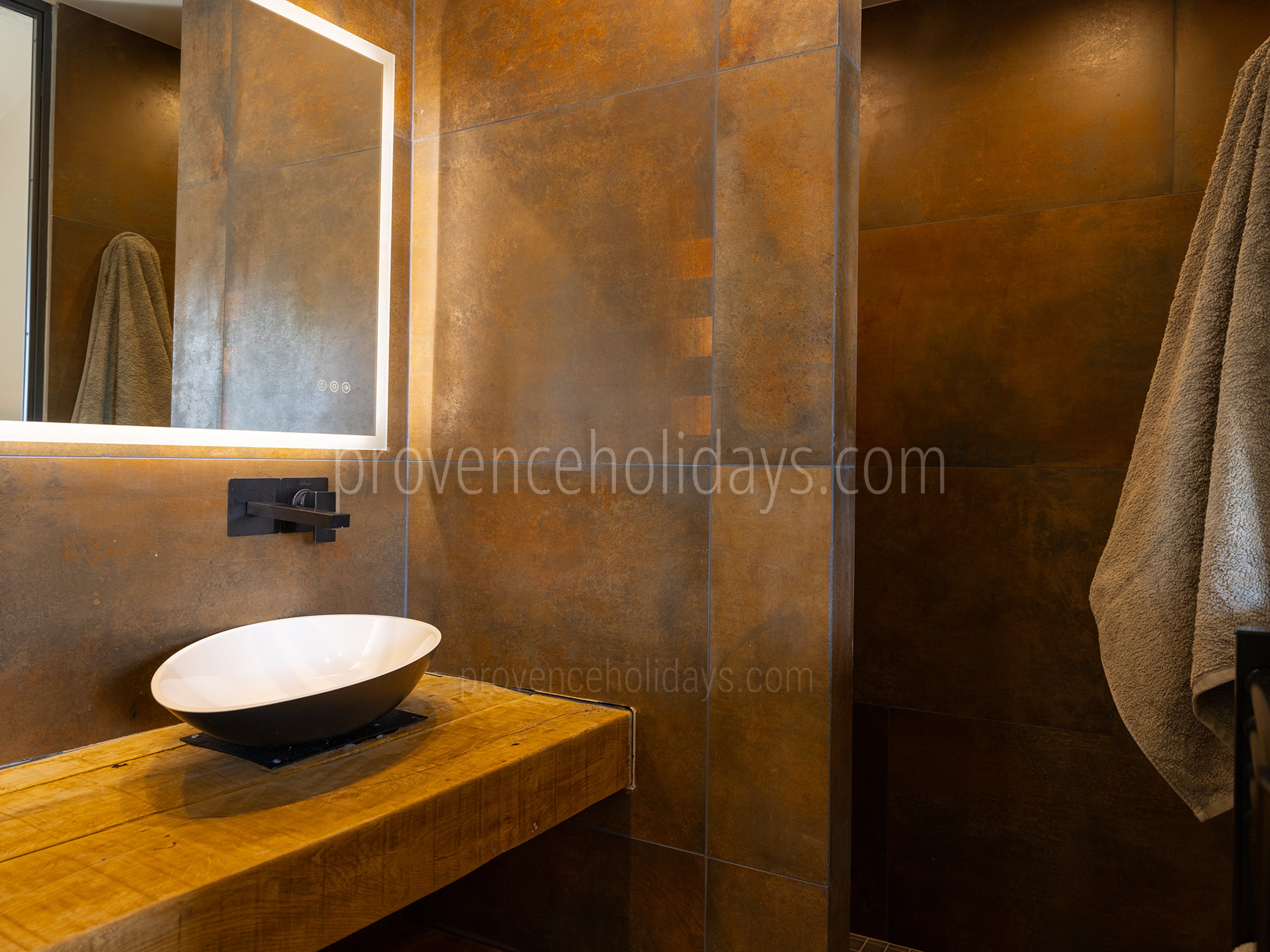 34 - Mas Leonie: Villa: Bathroom