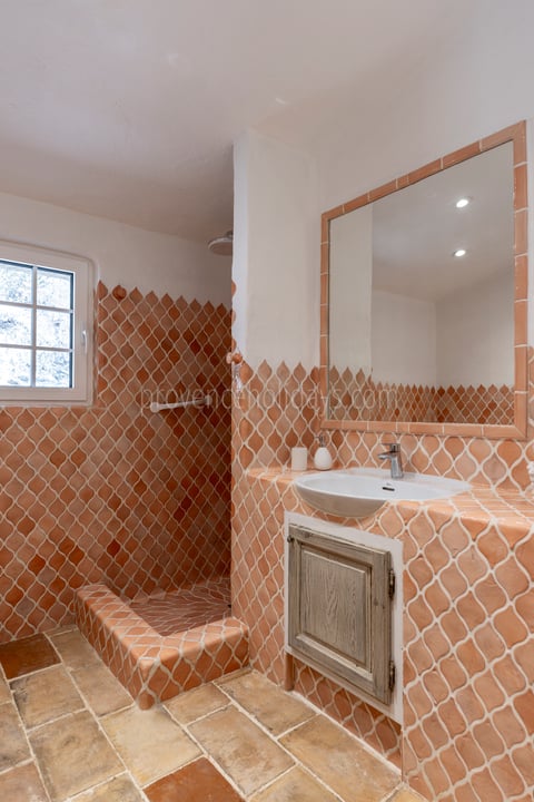14 - Villa Rose: Villa: Bathroom