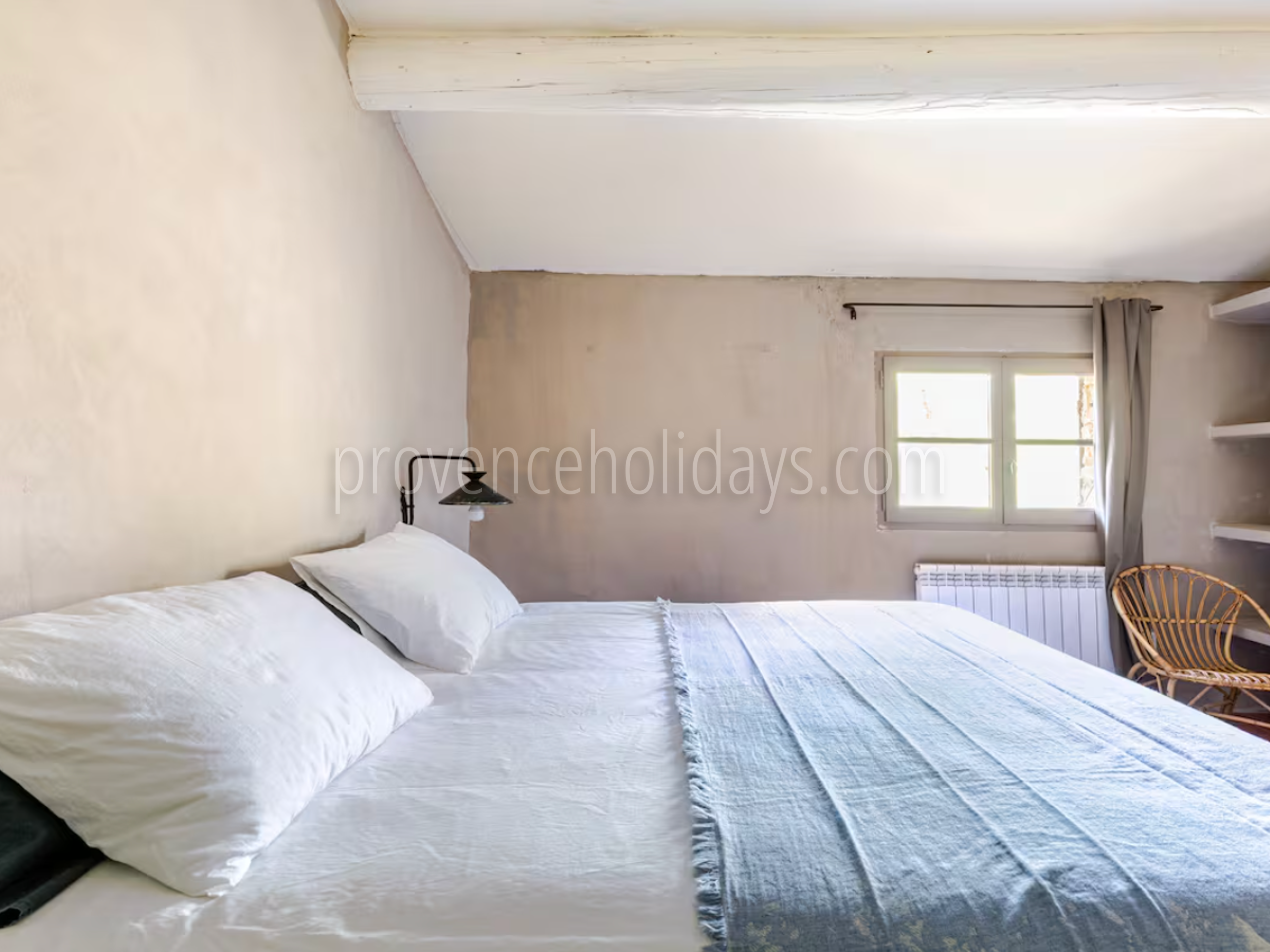 10 - Les Vues du Luberon: Villa: Bedroom