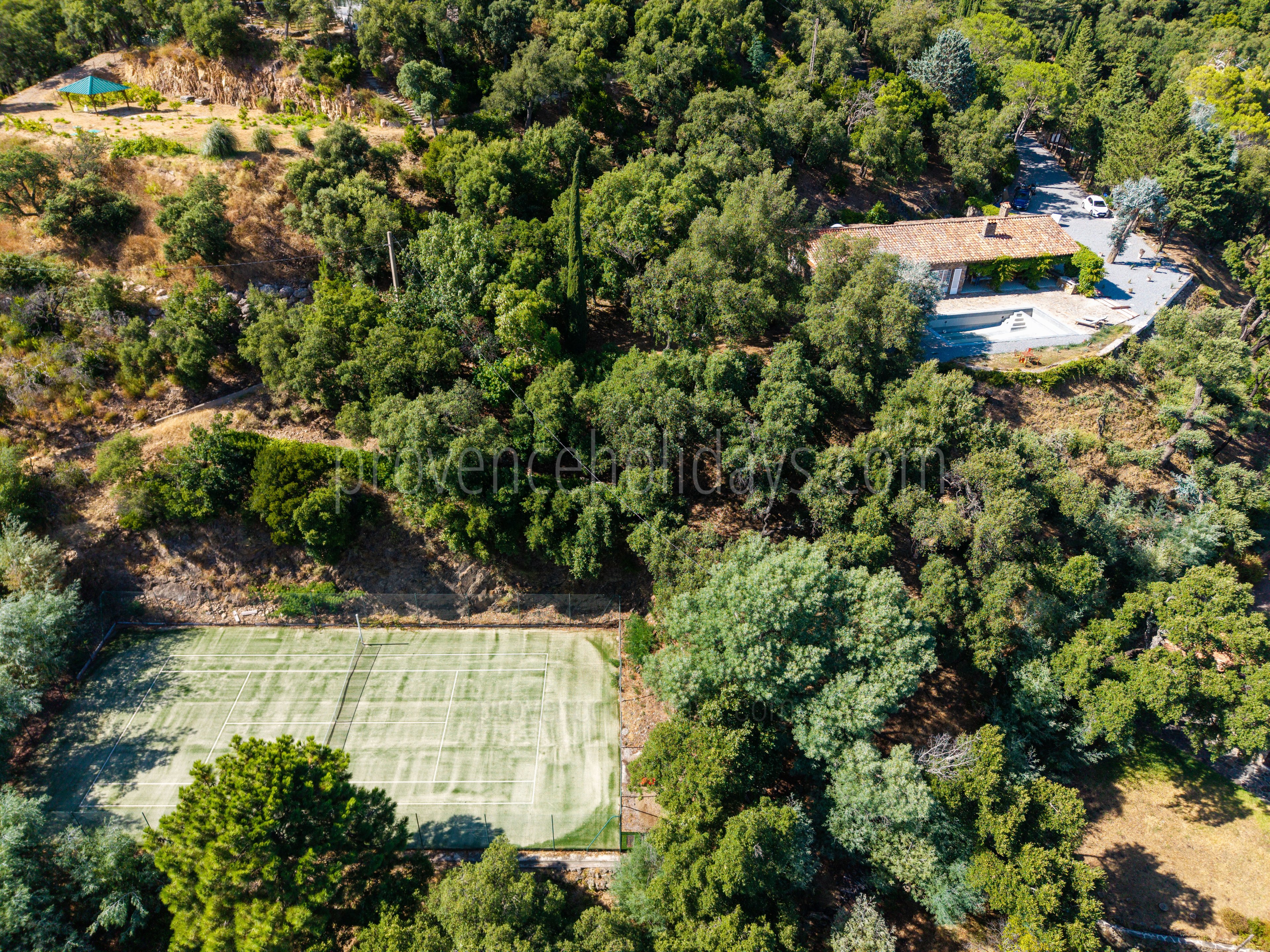9 - Le Mas de la Garde: Villa: Exterior