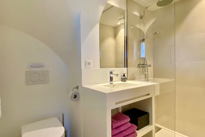 23 - Villa des Lices: Villa: Bathroom