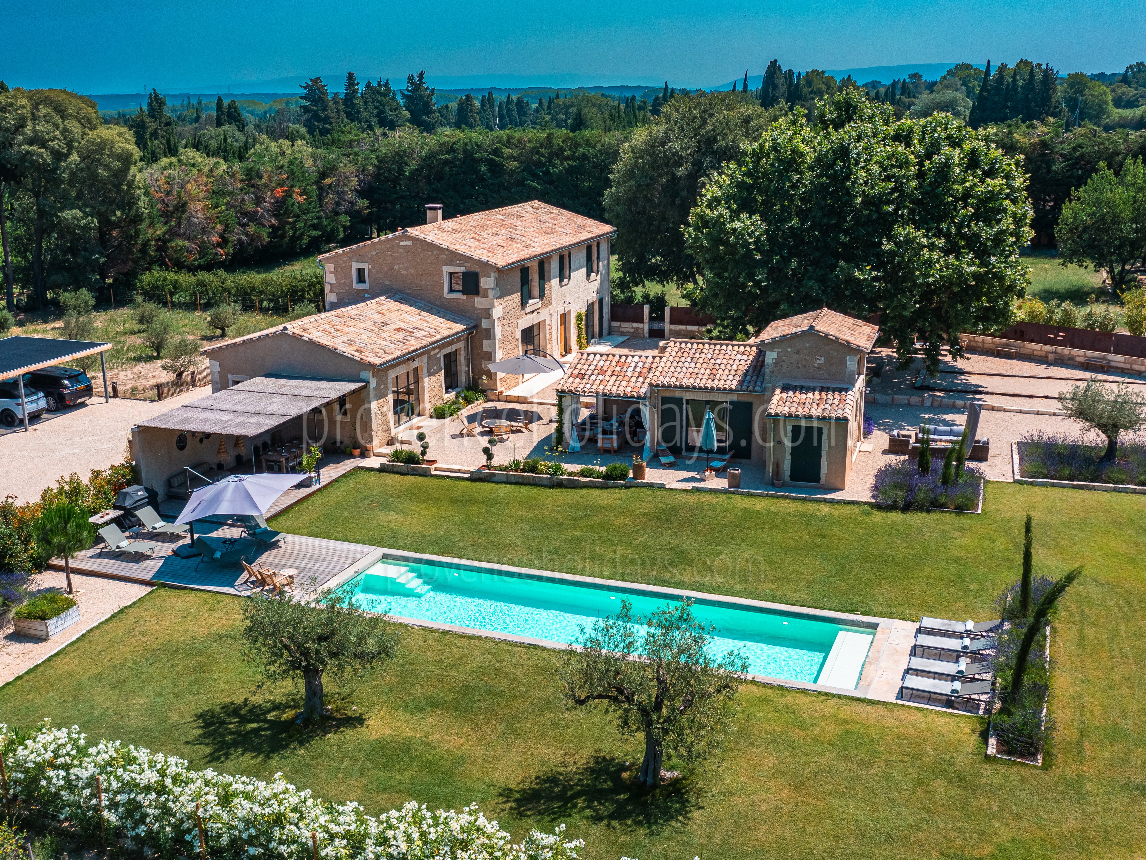 54 - Mas des Lumières: Villa: Exterior