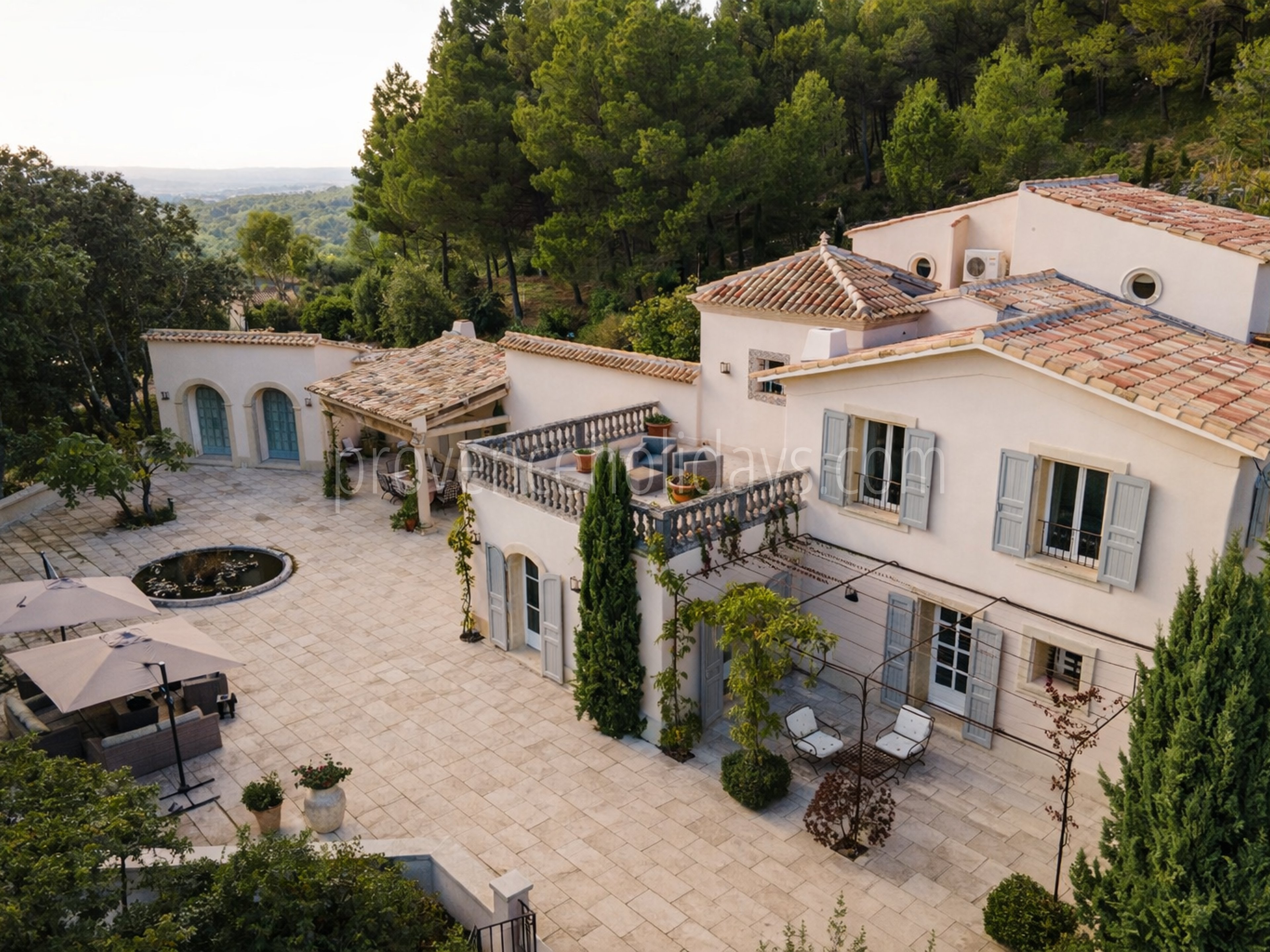 42 - Domaine de la Tour: Villa: Exterior