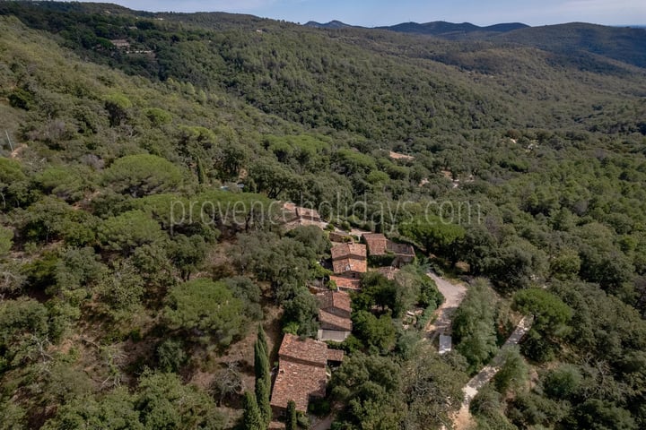 11 - Stone hameau in La Garde-Freinet: Villa: Exterior
