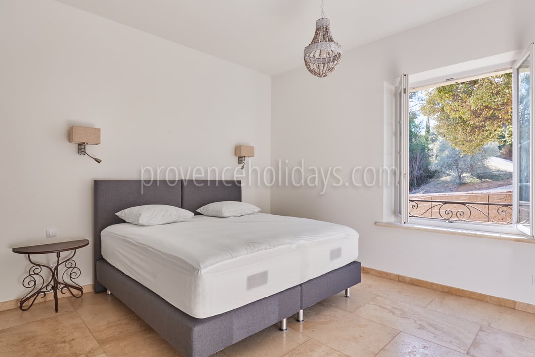 12 - À l\'Ombre de Cézanne: Villa: Bedroom