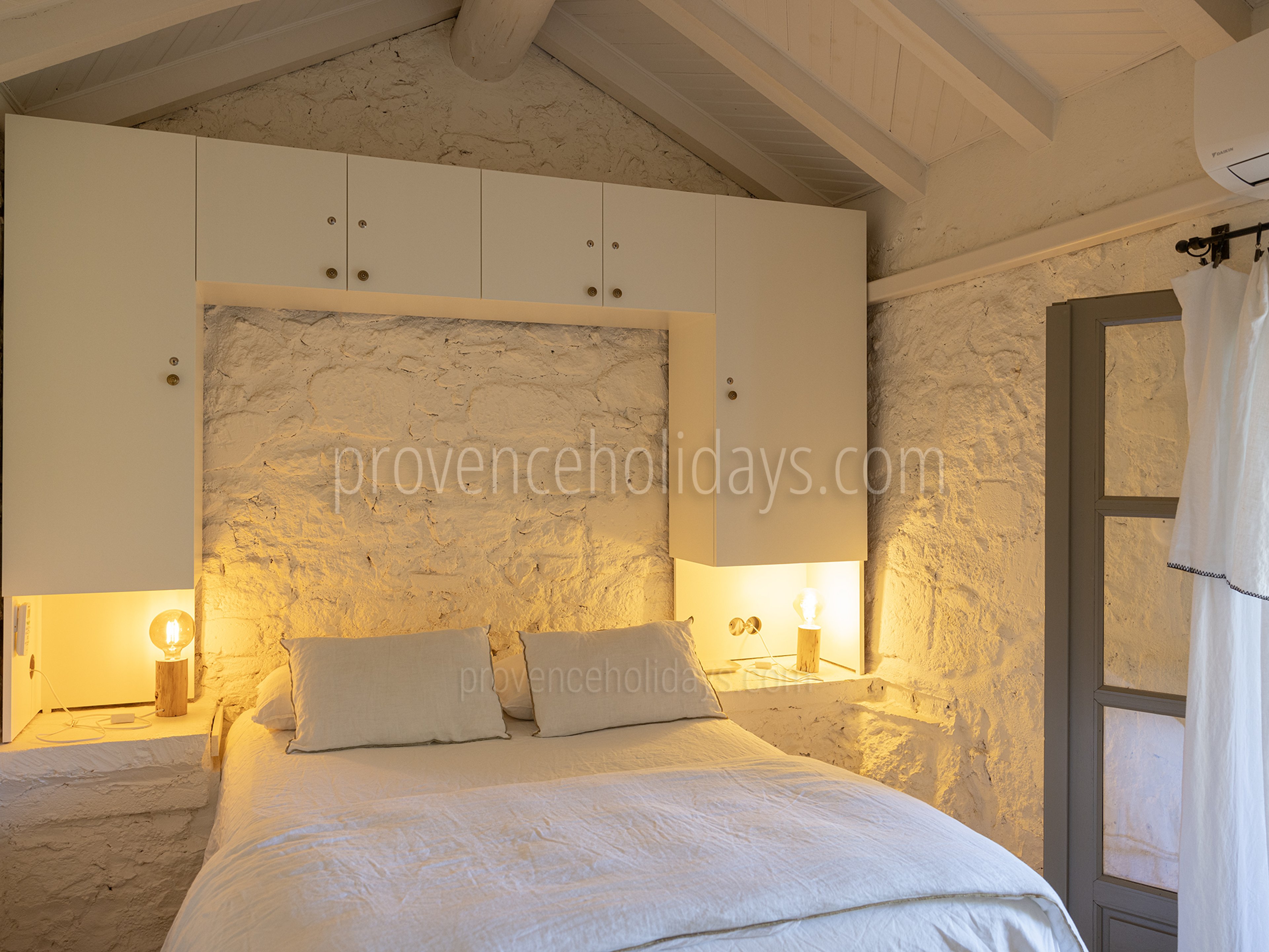 19 - Mas du Rosier: Villa: Bedroom