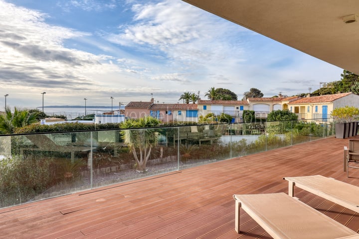 29 - Villa Sea Pearl: Villa: Exterior