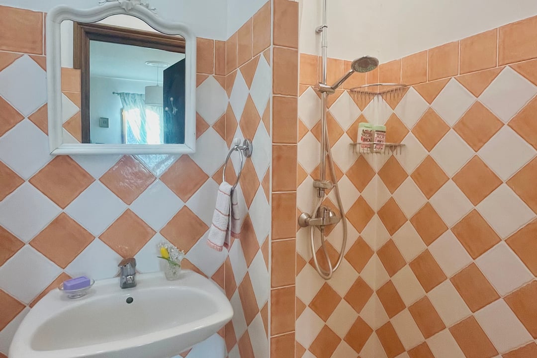 37 - Une maison dans Ménerbes: Villa: Bathroom