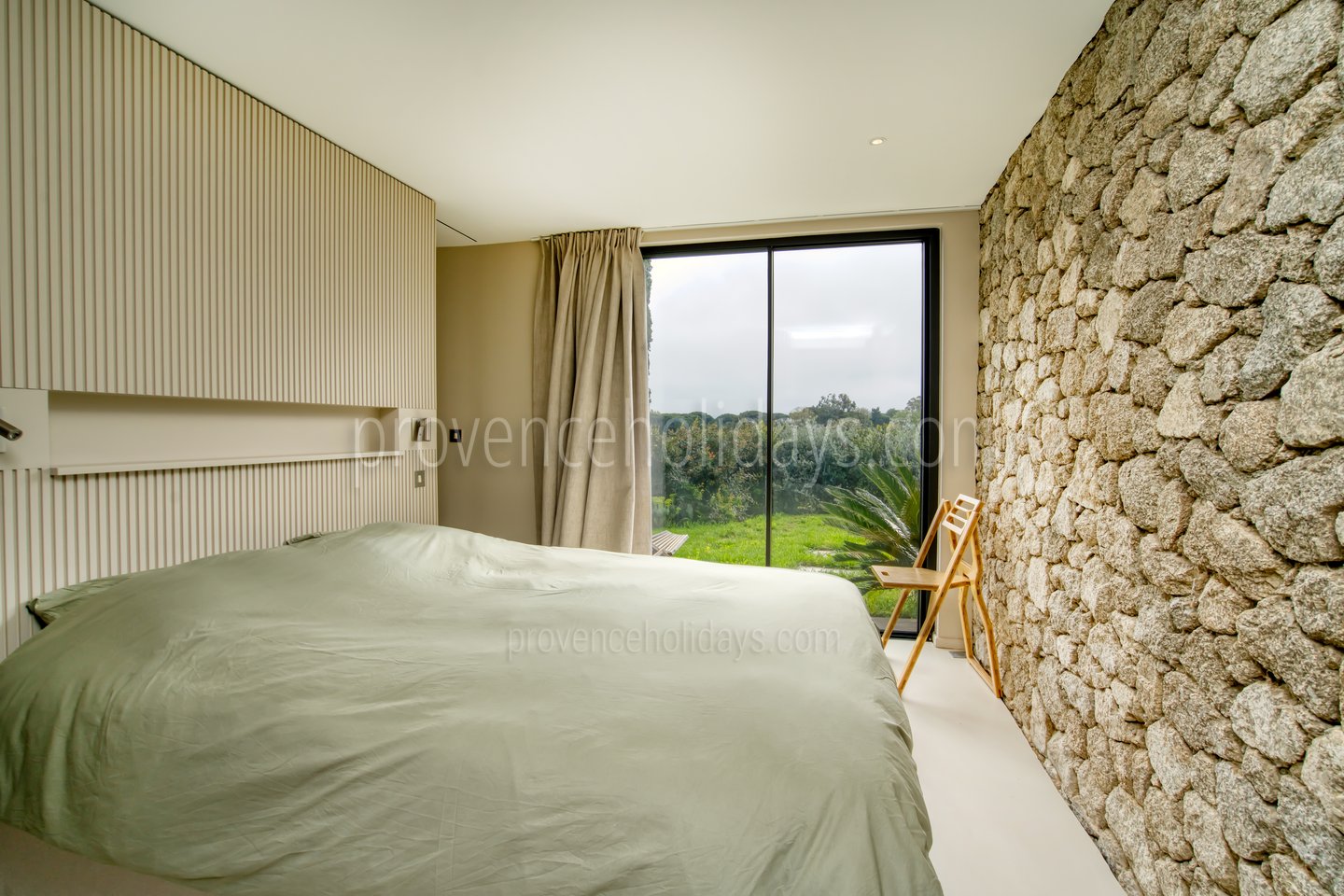 20 - Refuge d\'Azur: Villa: Bedroom