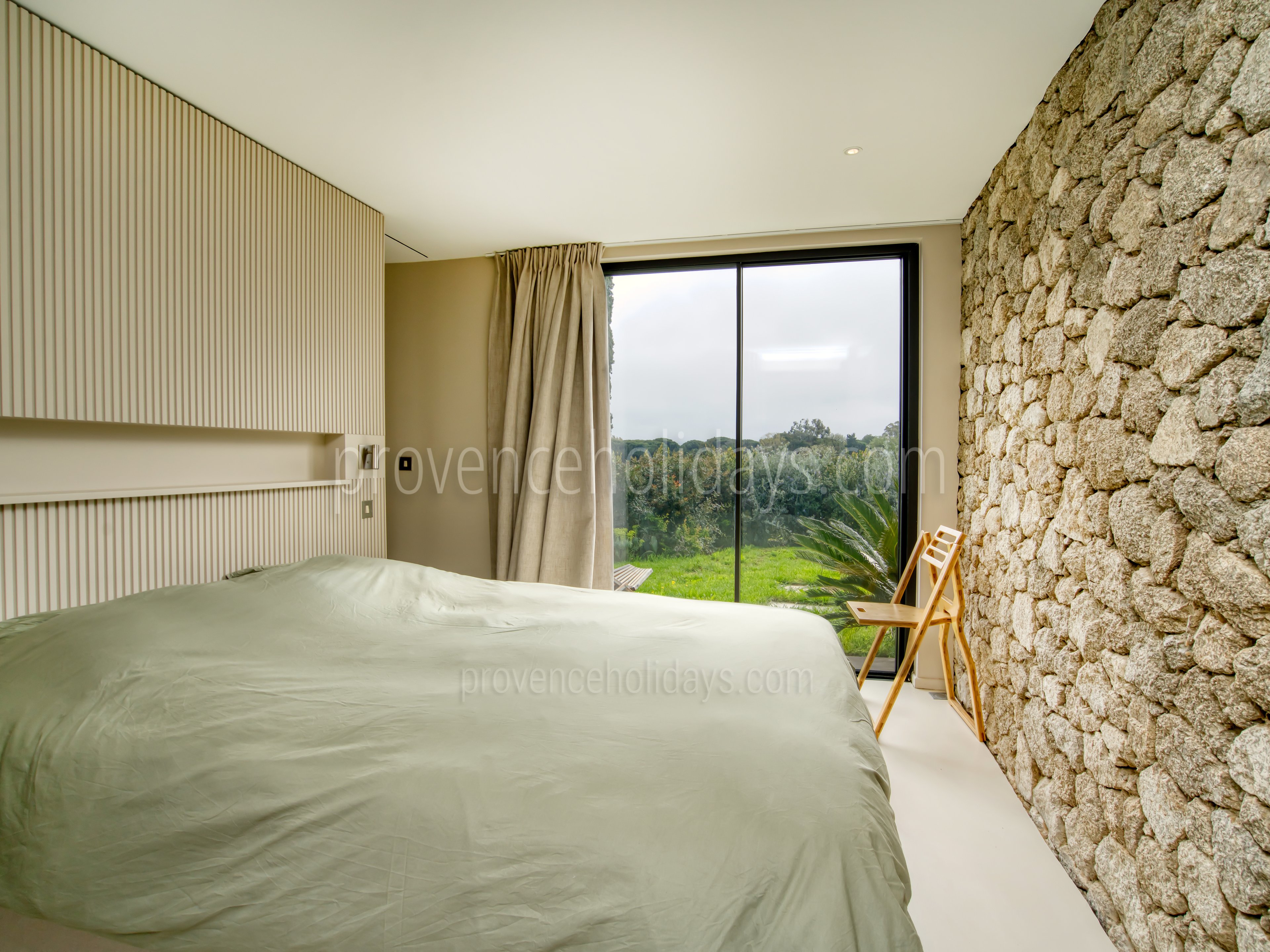 20 - Refuge d\'Azur: Villa: Bedroom
