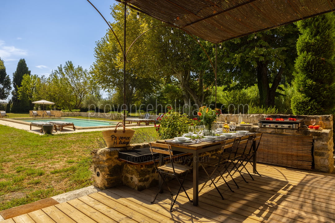 16 - Le Mas d\'Entraigues: Villa: Exterior