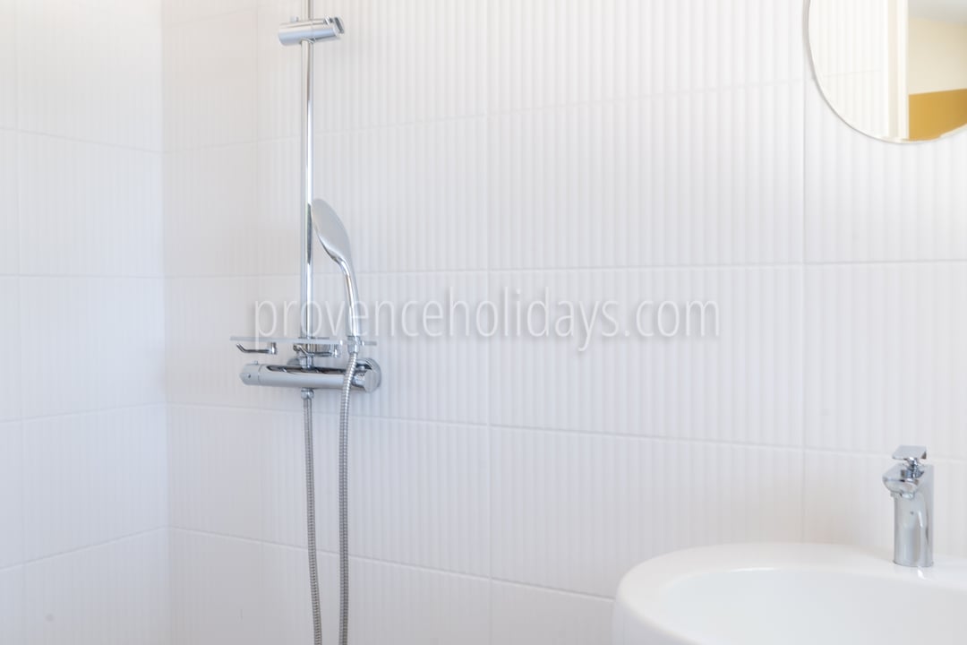 31 - Mas des Aupiho: Villa: Bathroom