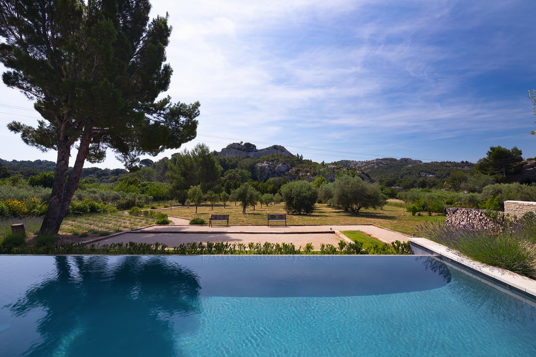 58 - La Bastide de Maussane: Villa: Pool