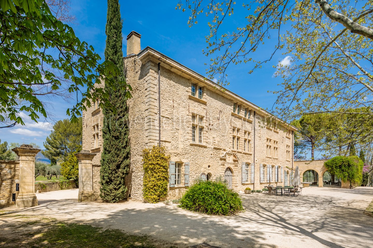 18 - Domaine de Luberon: Villa: Exterior