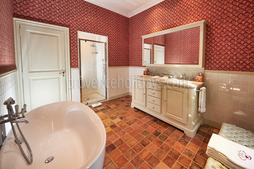30 - Le Château: Villa: Bathroom 7