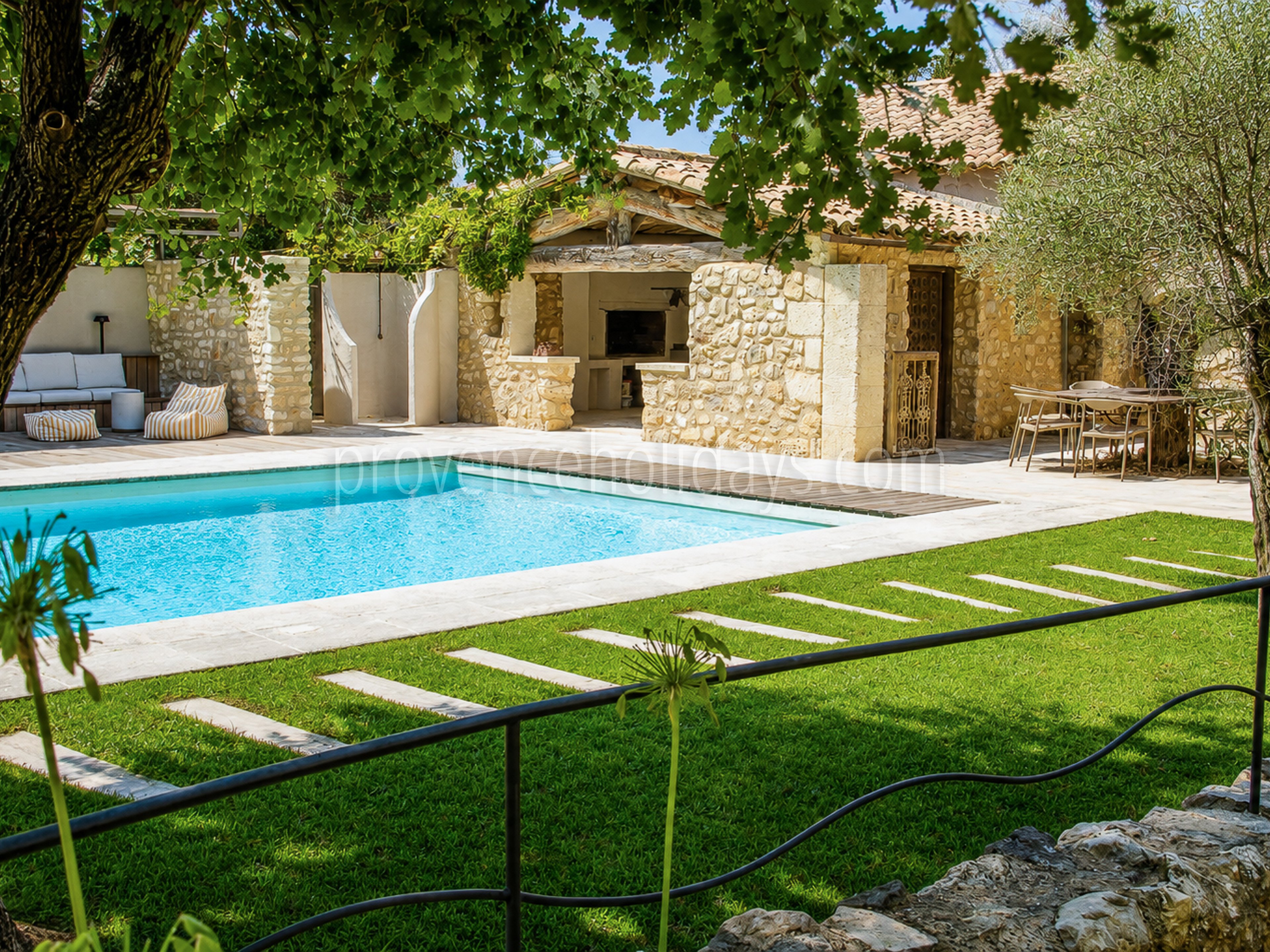 13 - Mas rénové à pied d\'Eygalières: Villa: Pool