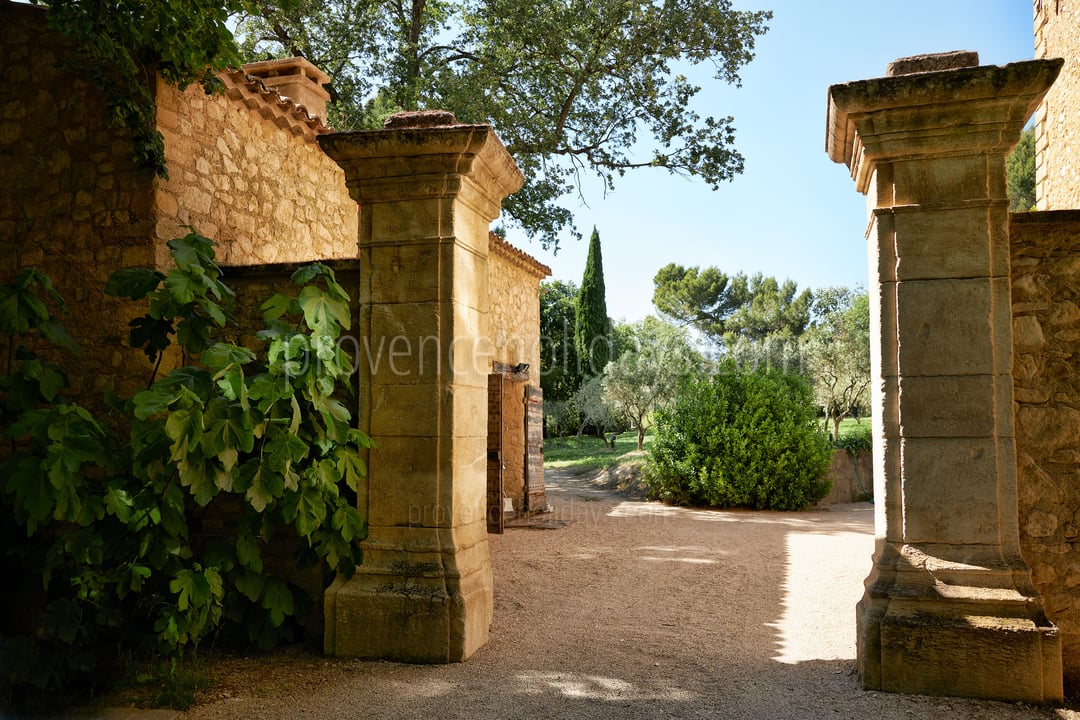 27 - Domaine de Luberon: Villa: Exterior