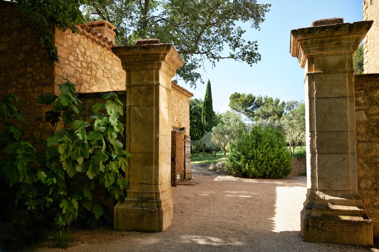 26 - Domaine de Luberon: Villa: Exterior