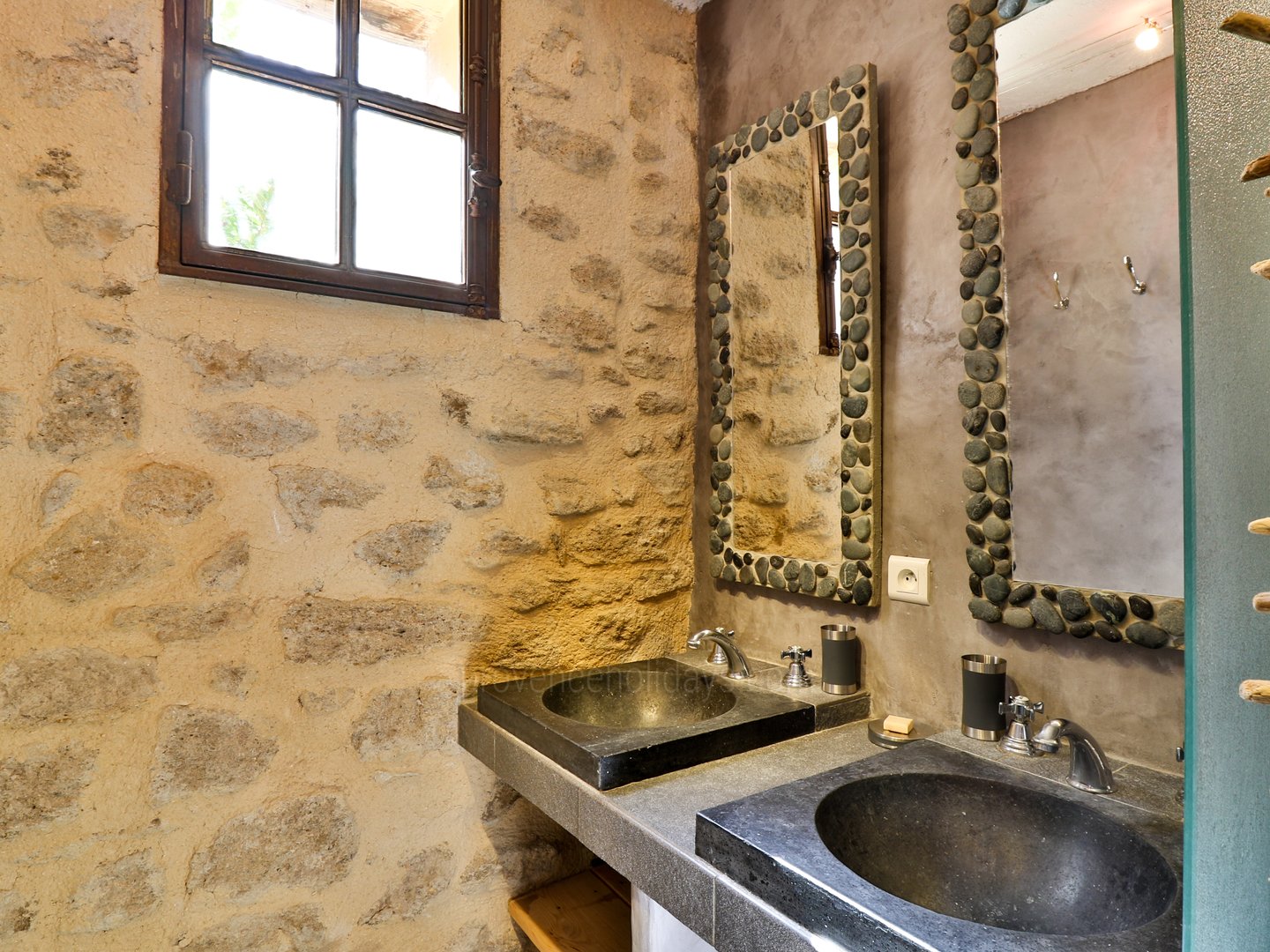 22 - Mas de Beaumes: Villa: Bathroom