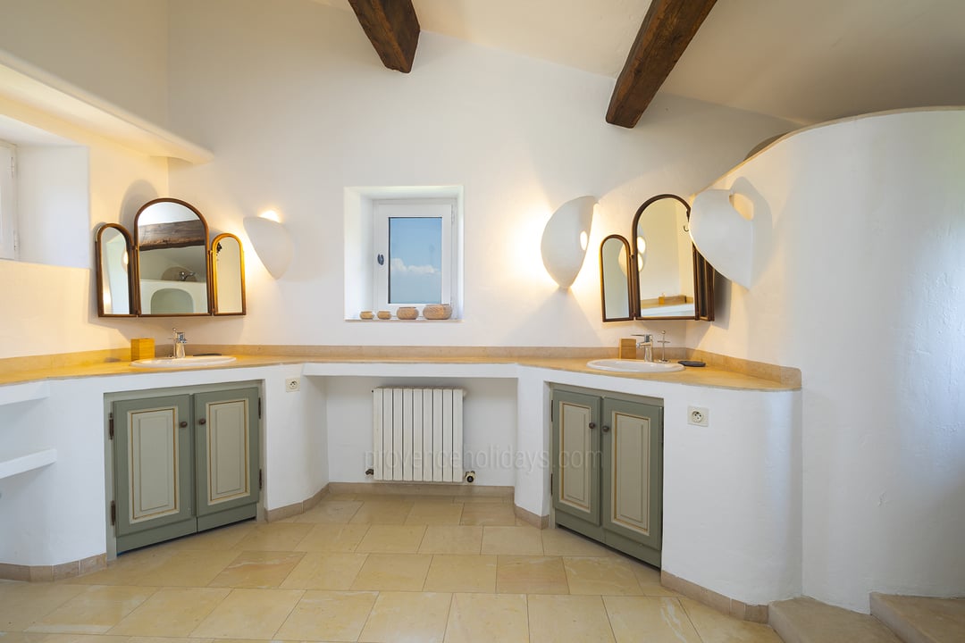 39 - La Roseraie: Villa: Interior