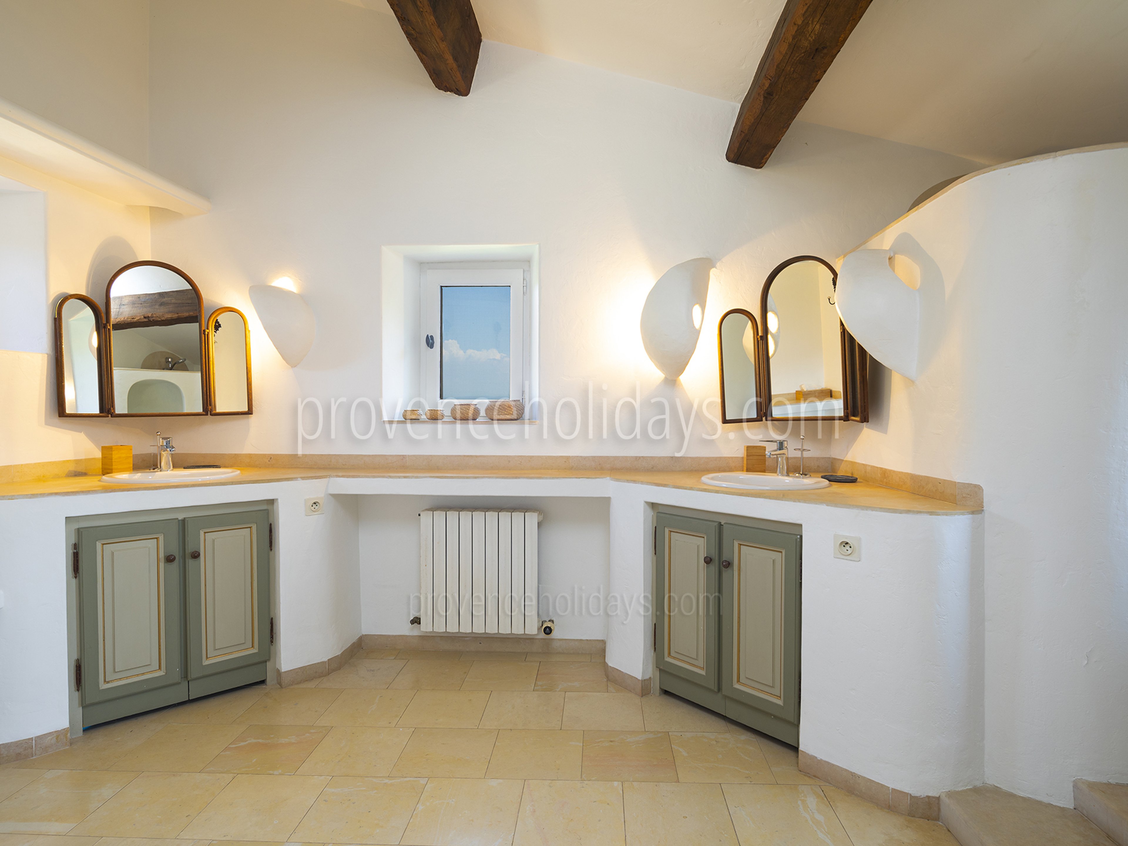 39 - La Roseraie: Villa: Interior