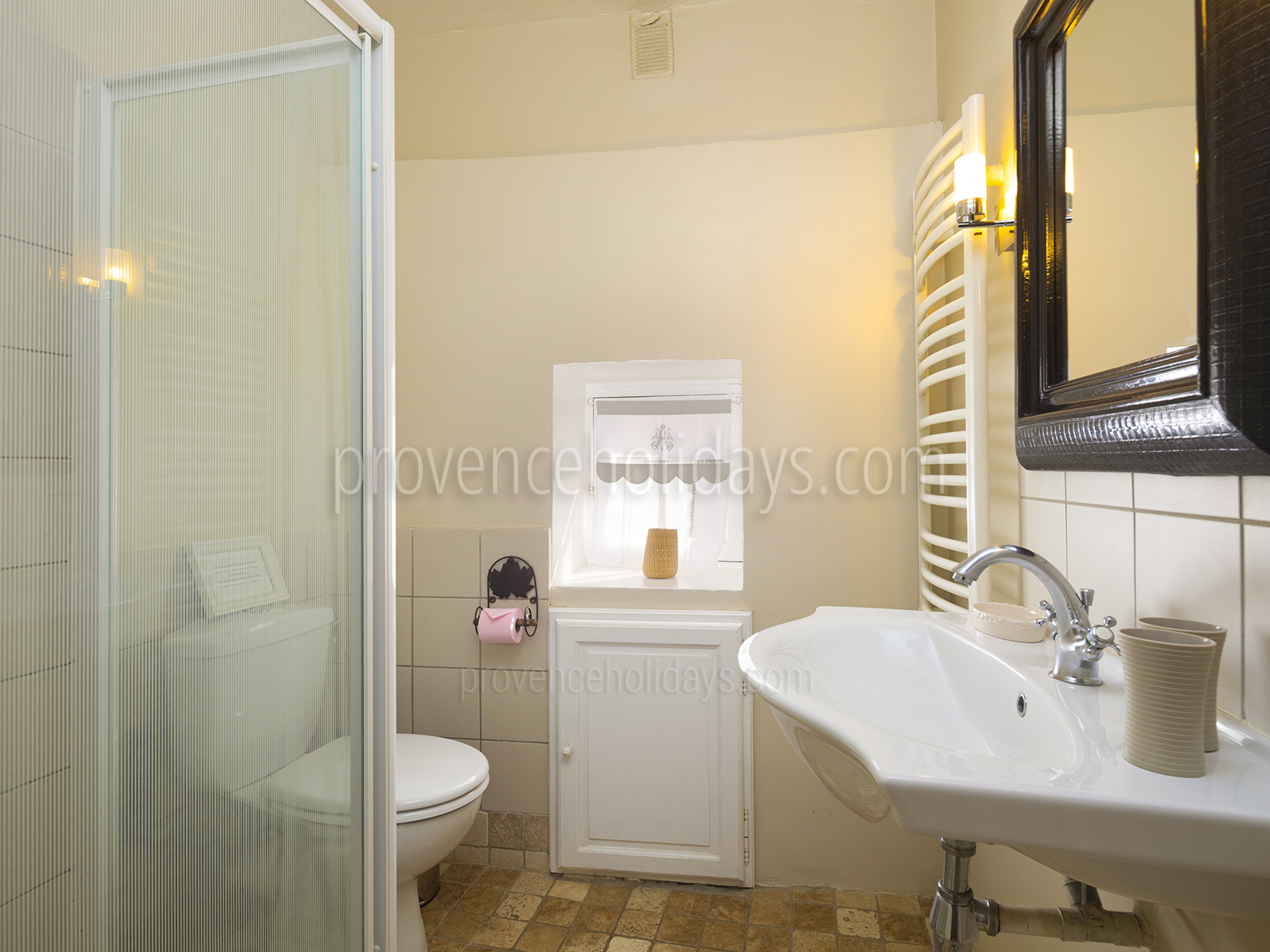 28 - La Garrigue: Villa: Bathroom