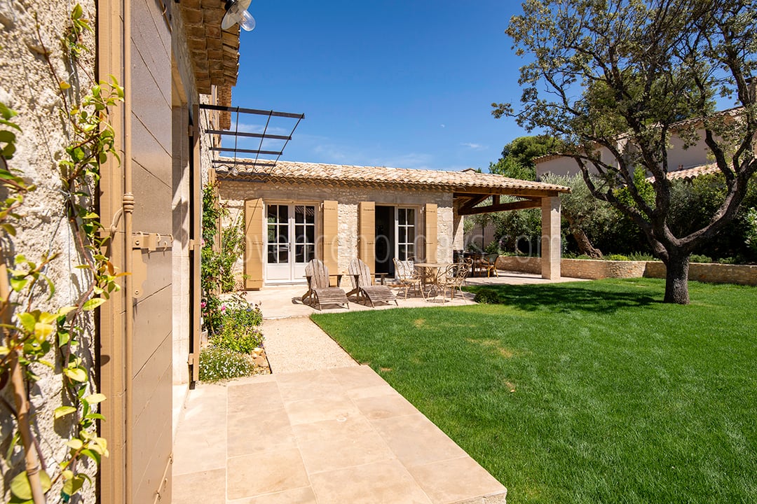 9 - Maison Eygalières: Villa: Exterior
