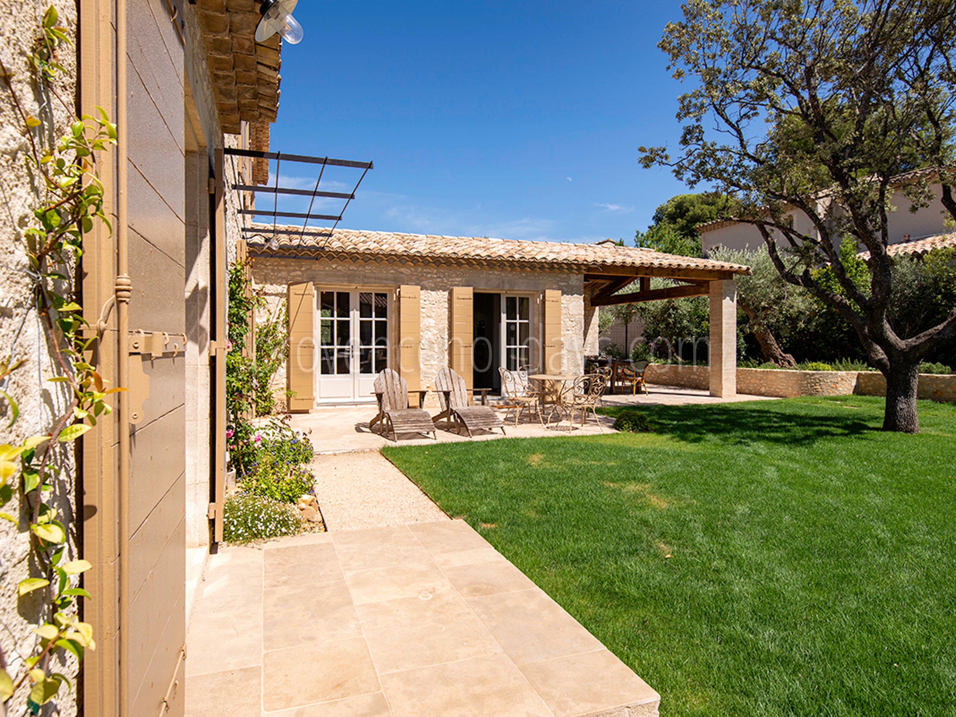 9 - Maison Eygalières: Villa: Exterior