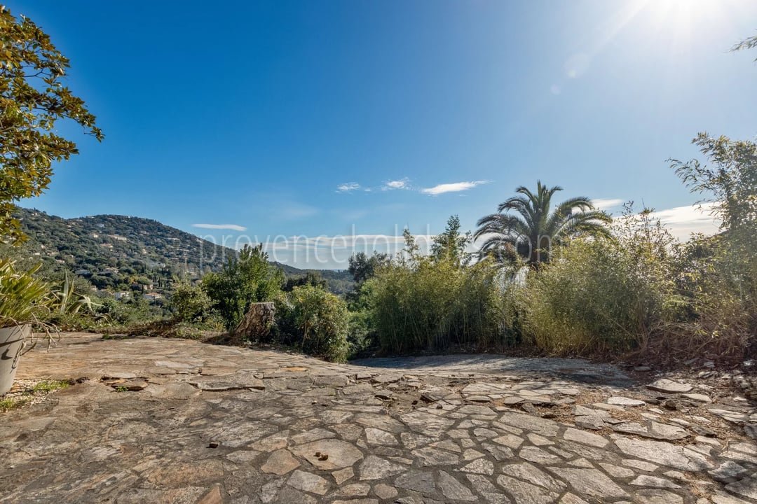 23 - Te renoveren villa in Rayol-Canadel-sur-Mer: Villa: Exterior