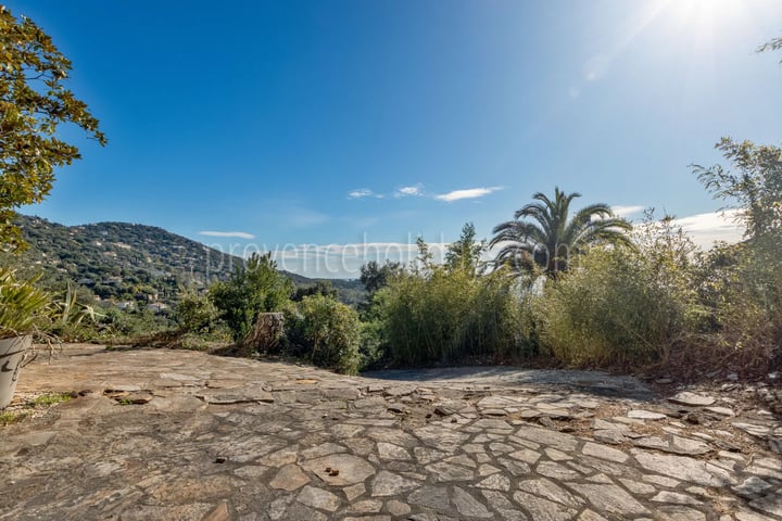 23 - Te renoveren villa in Rayol-Canadel-sur-Mer: Villa: Exterior