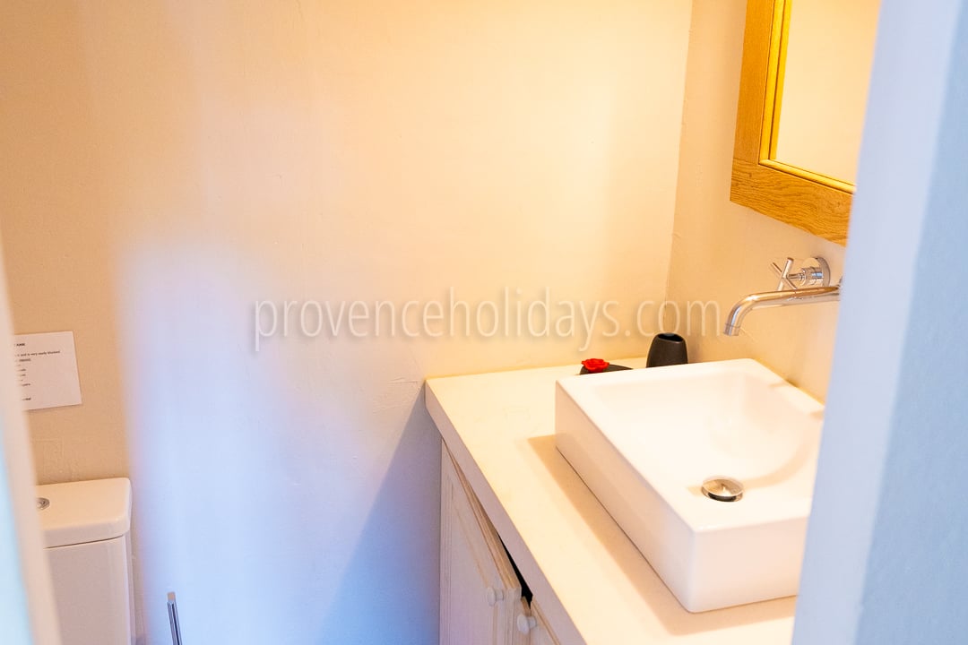25 - Le Cottage: Villa: Bathroom