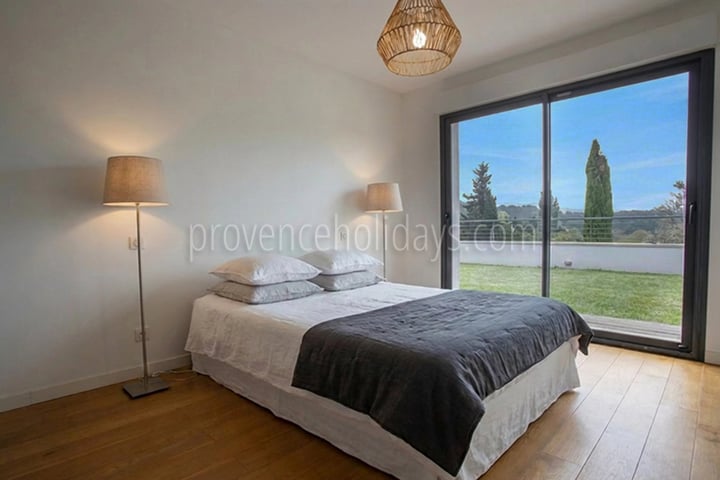 10 - Villa with pool in Pernes-les-Fontaines: Villa: Bedroom
