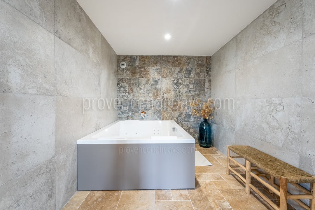 62 - Villa des Estrets: Villa: Bathroom