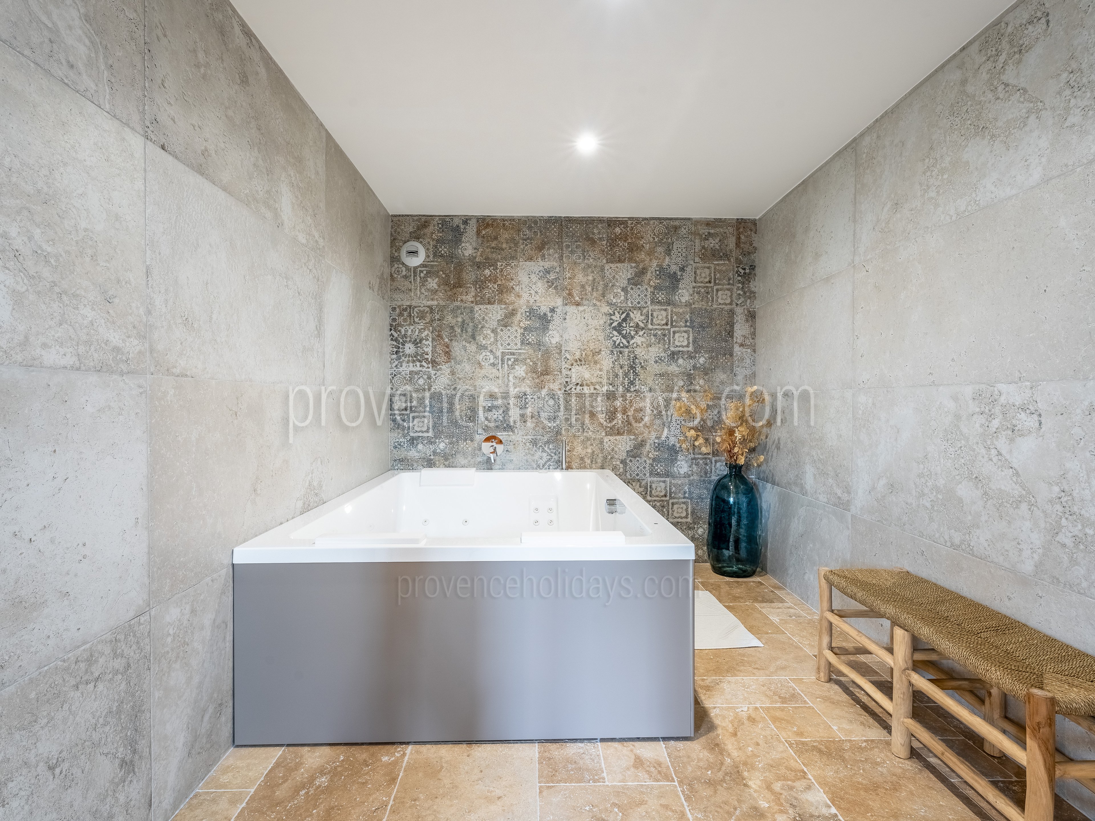62 - Villa des Estrets: Villa: Bathroom