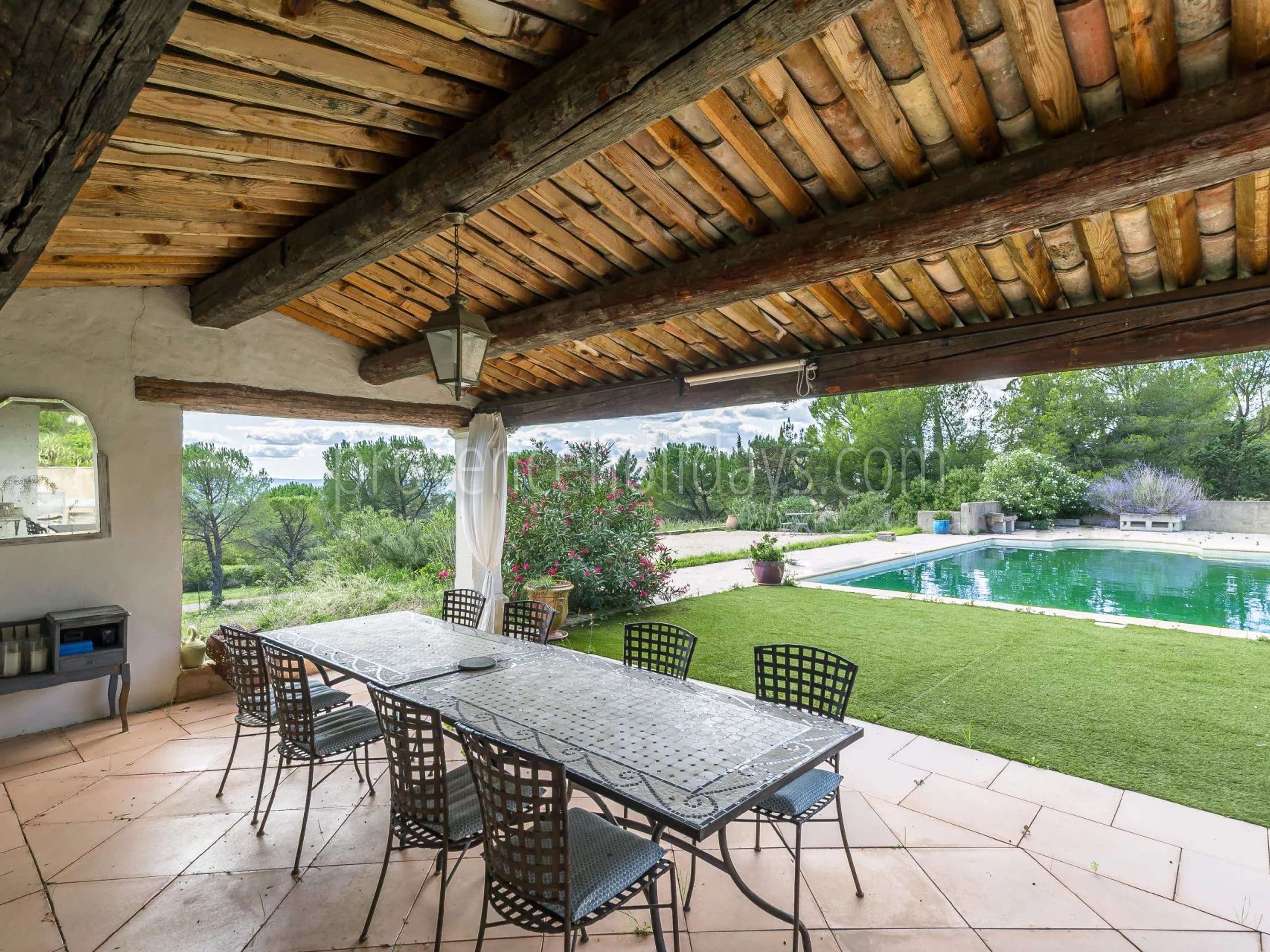 11 - Stone farmhouse in Saint-Saturnin-lès-Apt: Villa: Pool