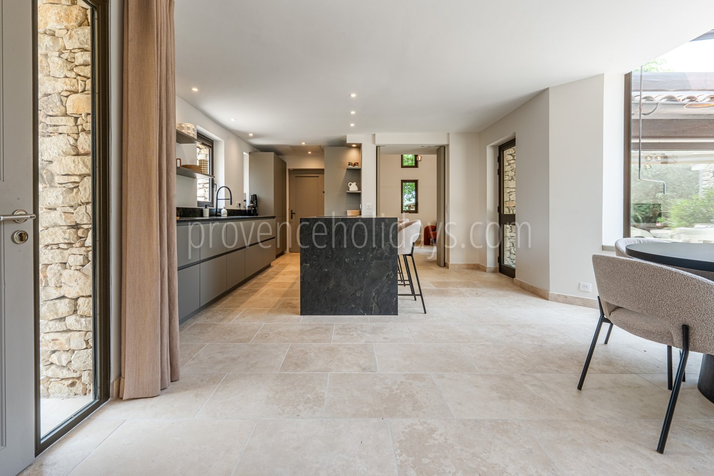 15 - Mas de la Rivière Secrète: Villa: Interior