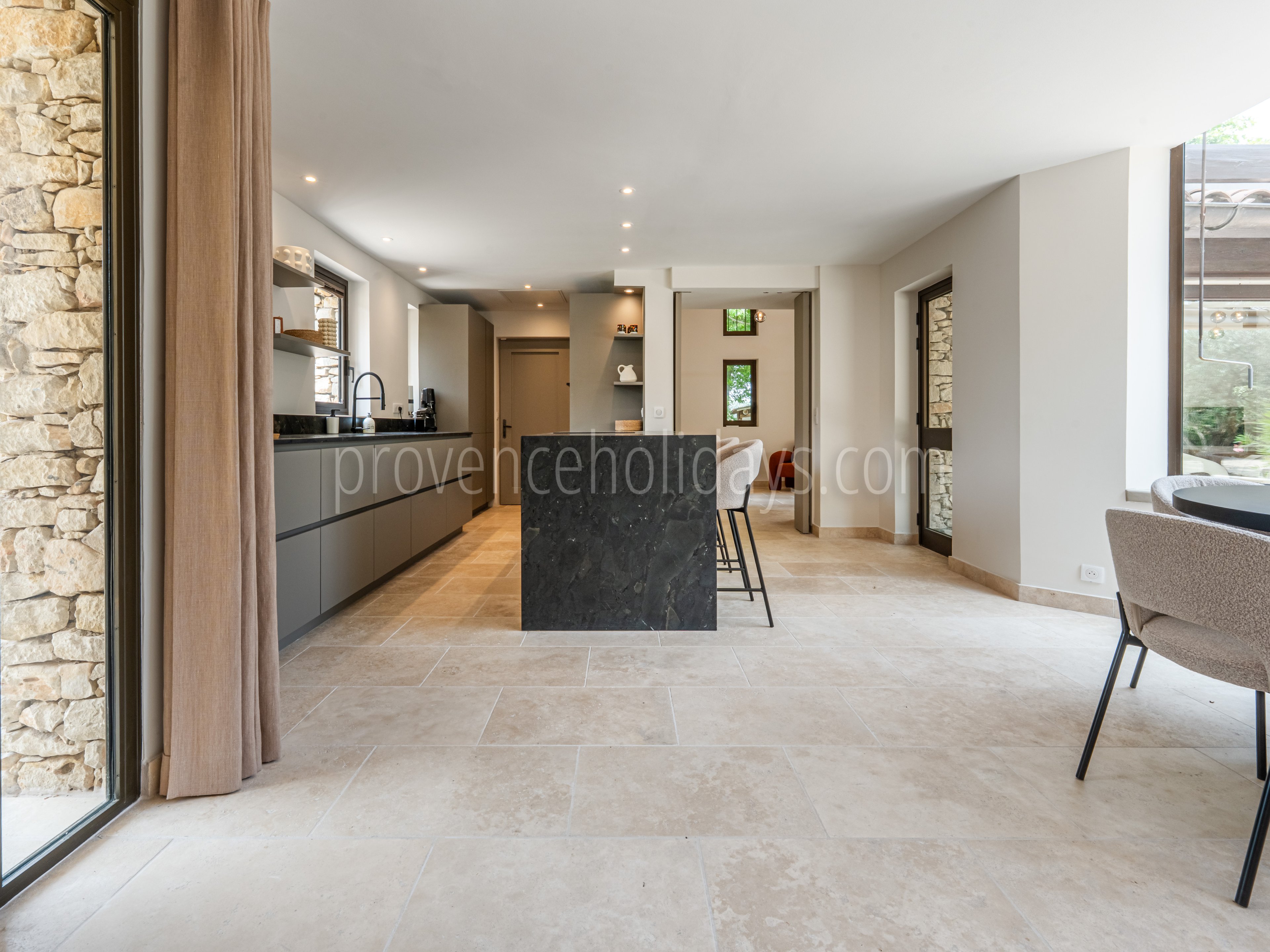 15 - Mas de la Rivière Secrète: Villa: Interior