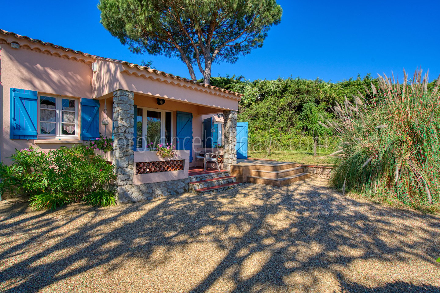 24 - Azur Horizon: Villa: Exterior