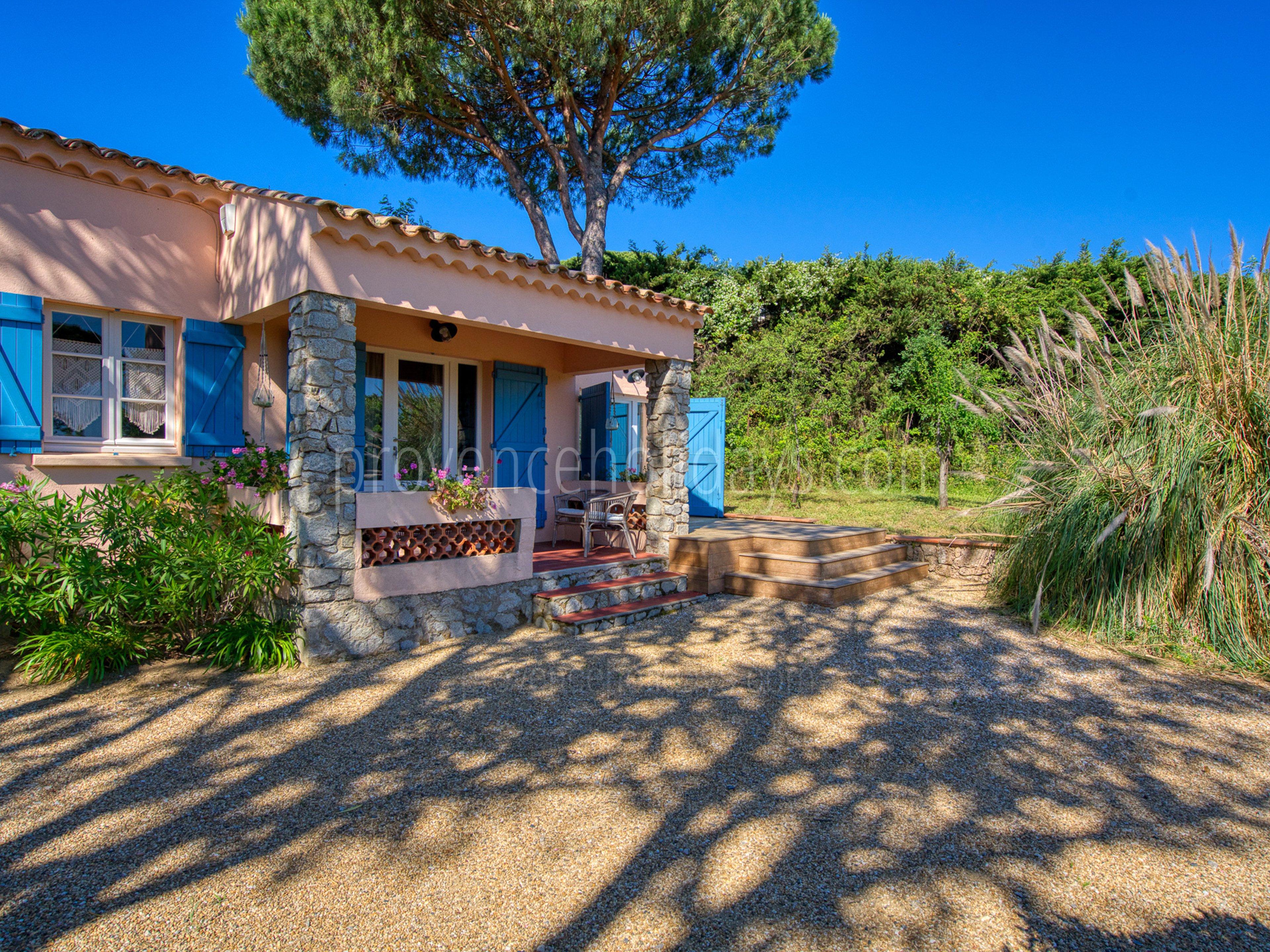 24 - Azur Horizon: Villa: Exterior