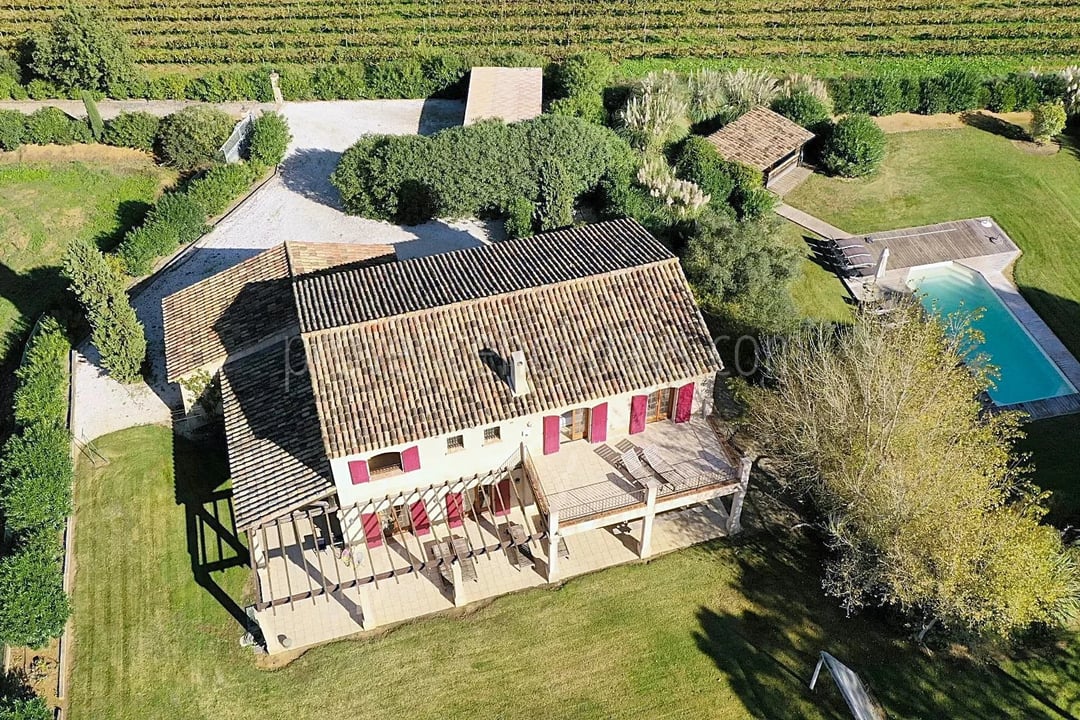 10 - Villa au cœur des vignes à Grimaud: Villa: Exterior