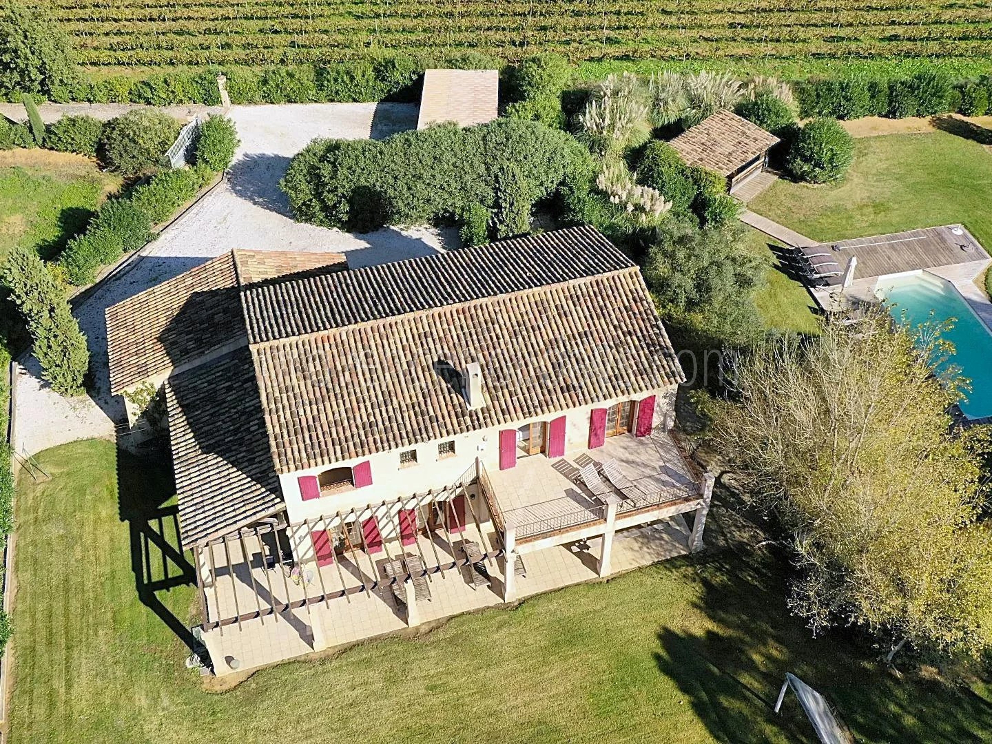 10 - Villa au cœur des vignes à Grimaud: Villa: Exterior