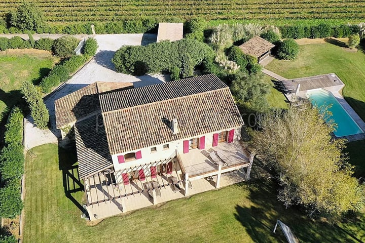 10 - Villa au cœur des vignes à Grimaud: Villa: Exterior